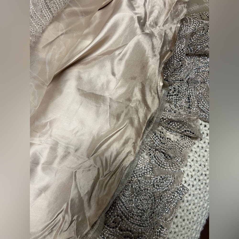 Luxury Party Gown - Picture 14 of 17